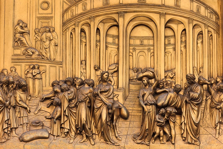 Porte dans la cathédrale du Duomo