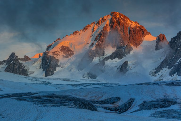 glacier du Tour au lever du soleil. Alpes françaises